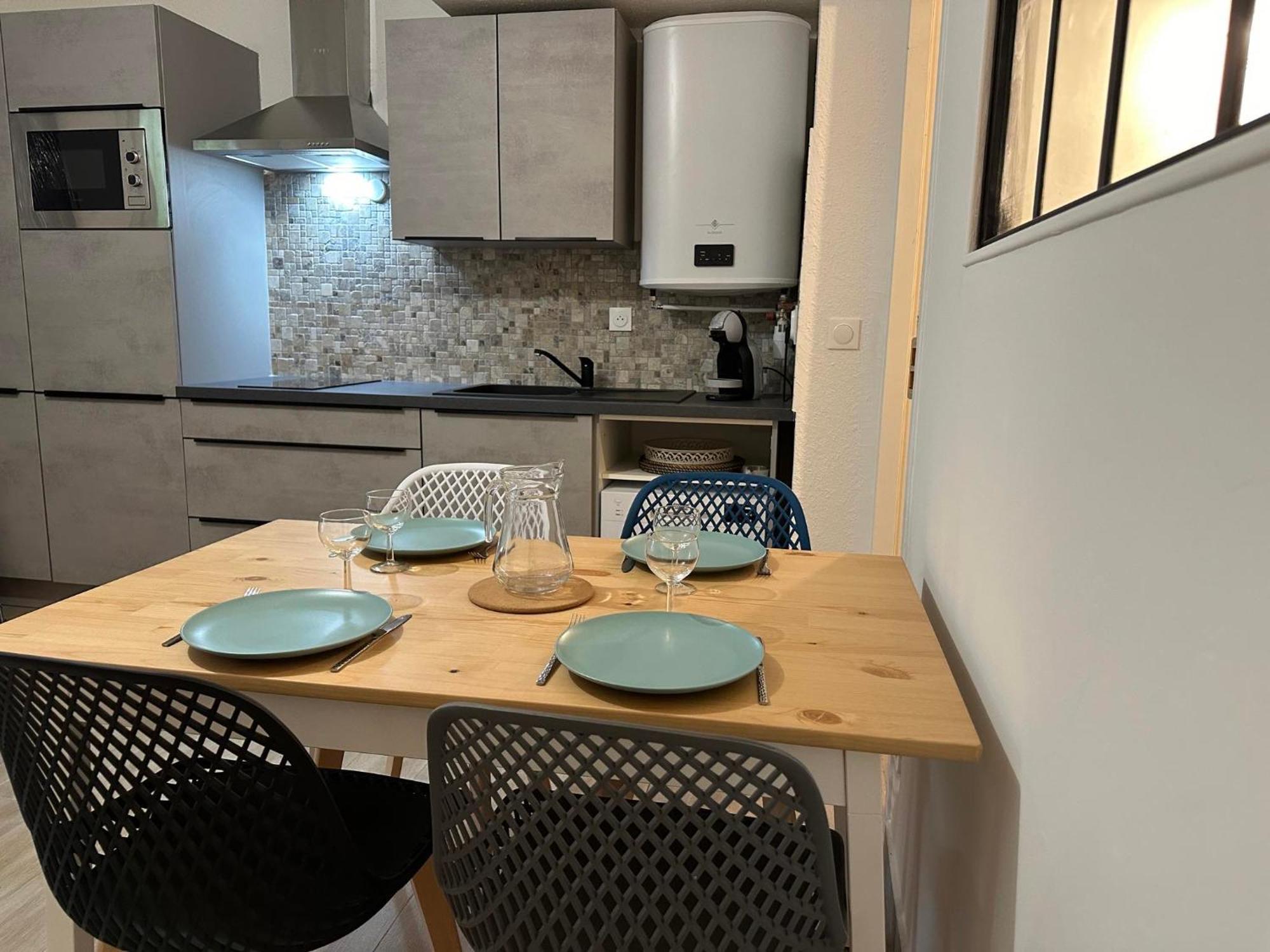 Appartement Climatise Avec Chambre Et Parking Privatif Locations Vld Camargue 생트마리들라메르 외부 사진