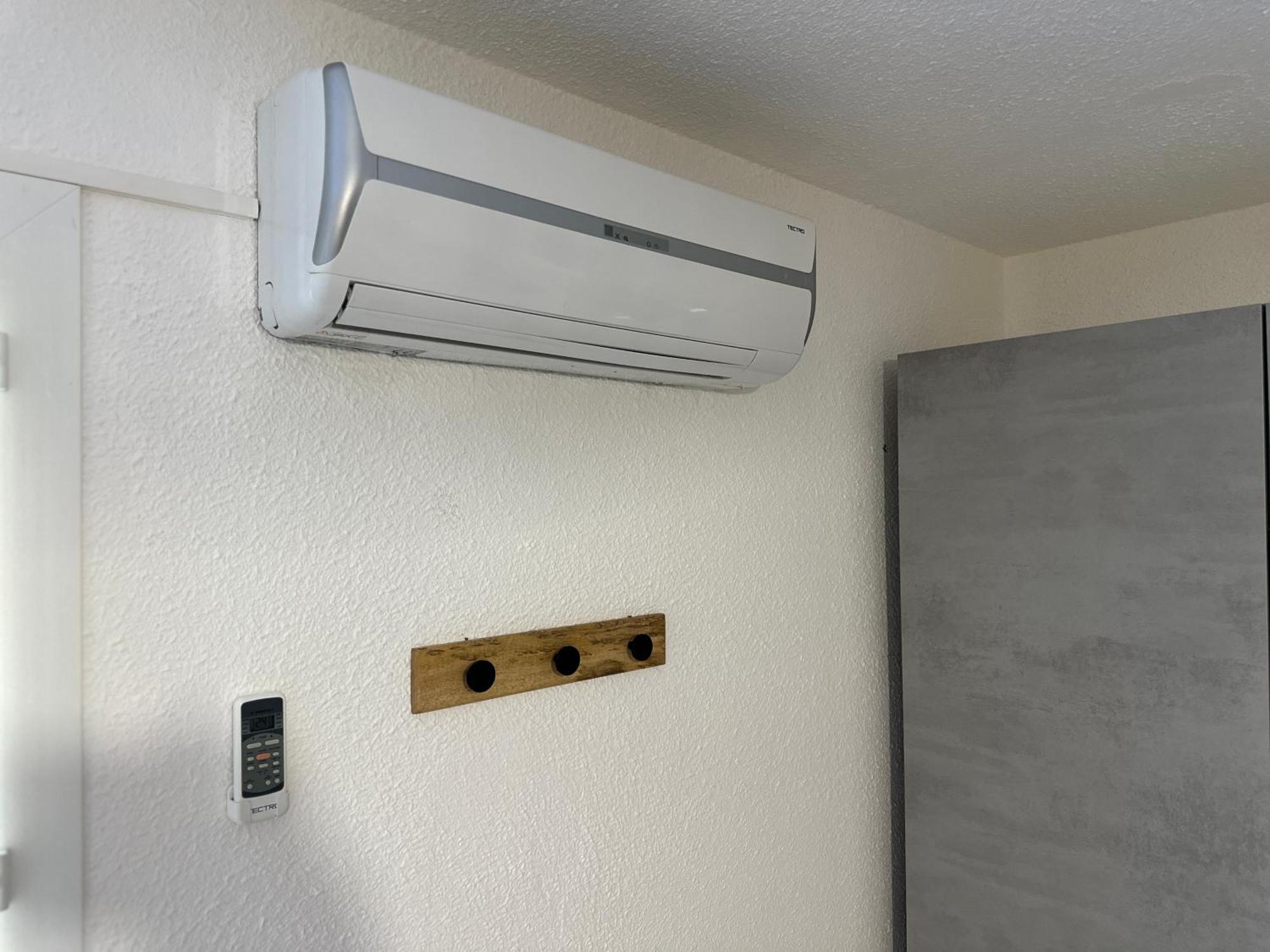 Appartement Climatise Avec Chambre Et Parking Privatif Locations Vld Camargue 생트마리들라메르 외부 사진