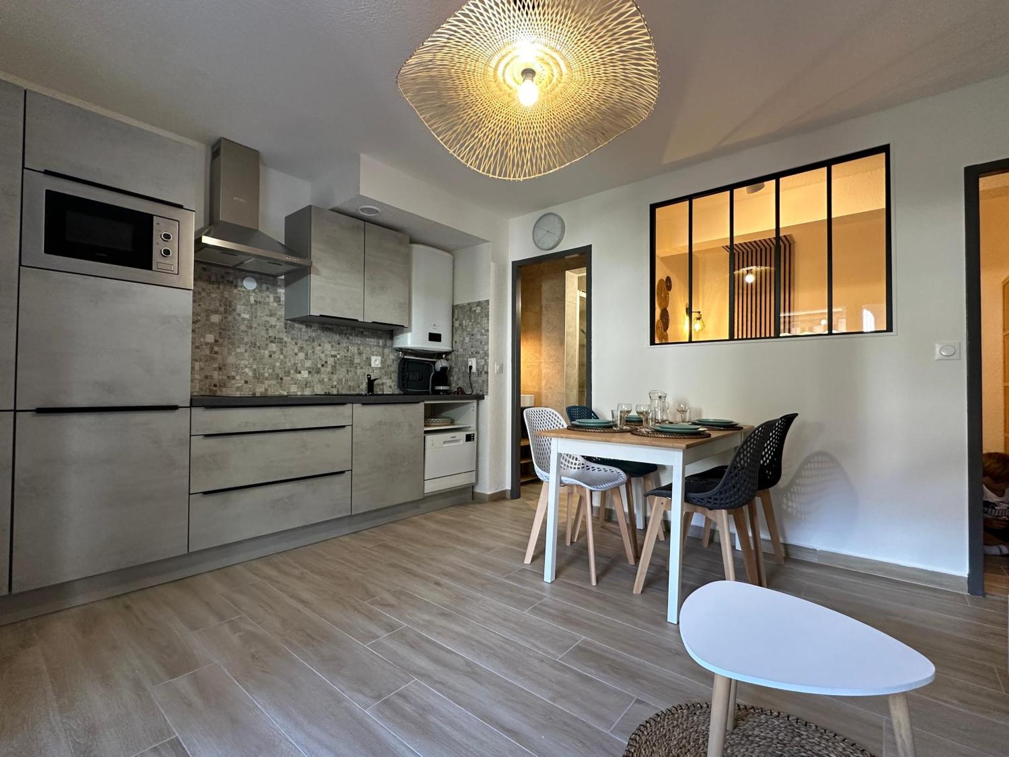 Appartement Climatise Avec Chambre Et Parking Privatif Locations Vld Camargue 생트마리들라메르 외부 사진