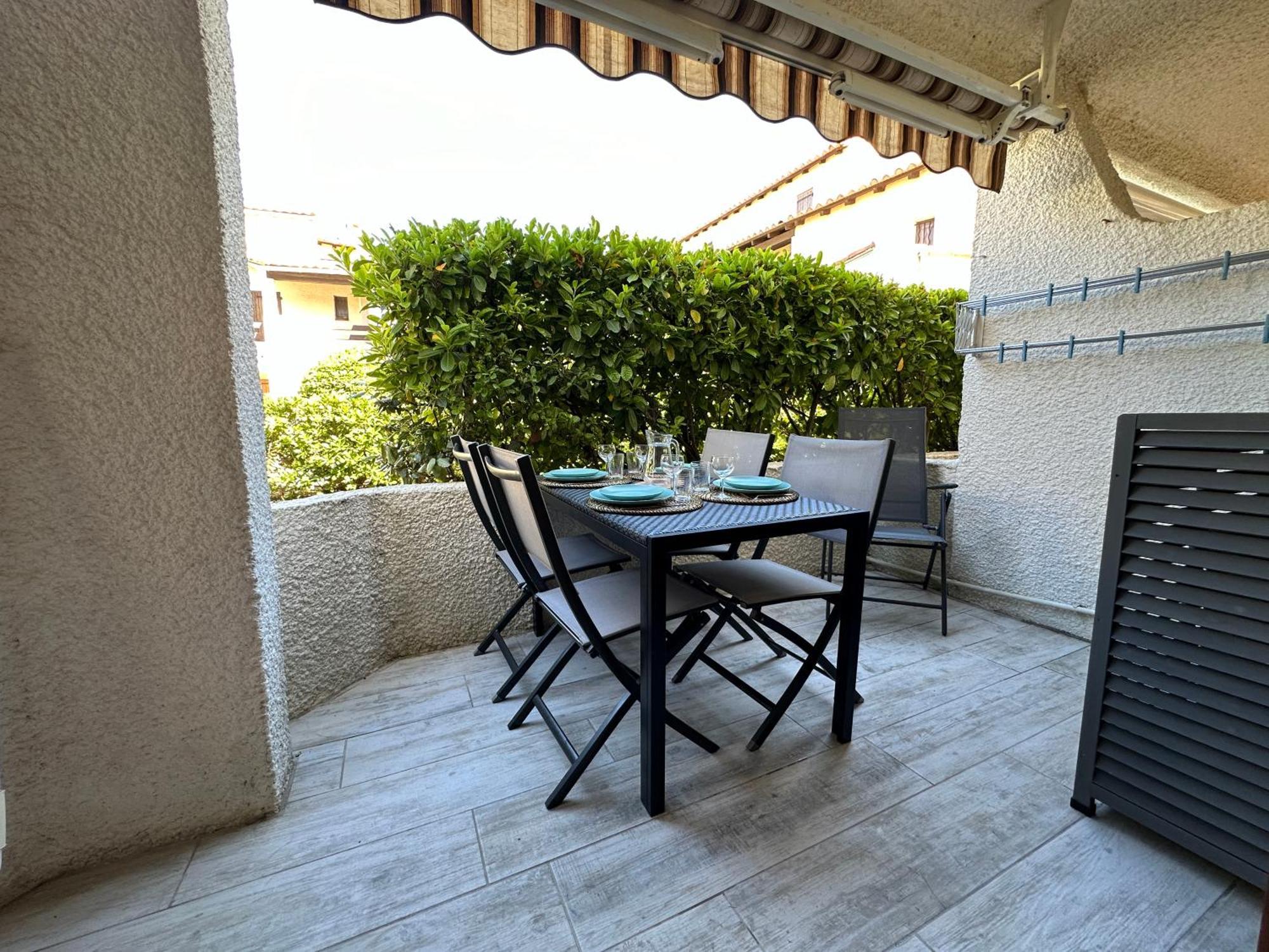 Appartement Climatise Avec Chambre Et Parking Privatif Locations Vld Camargue 생트마리들라메르 외부 사진