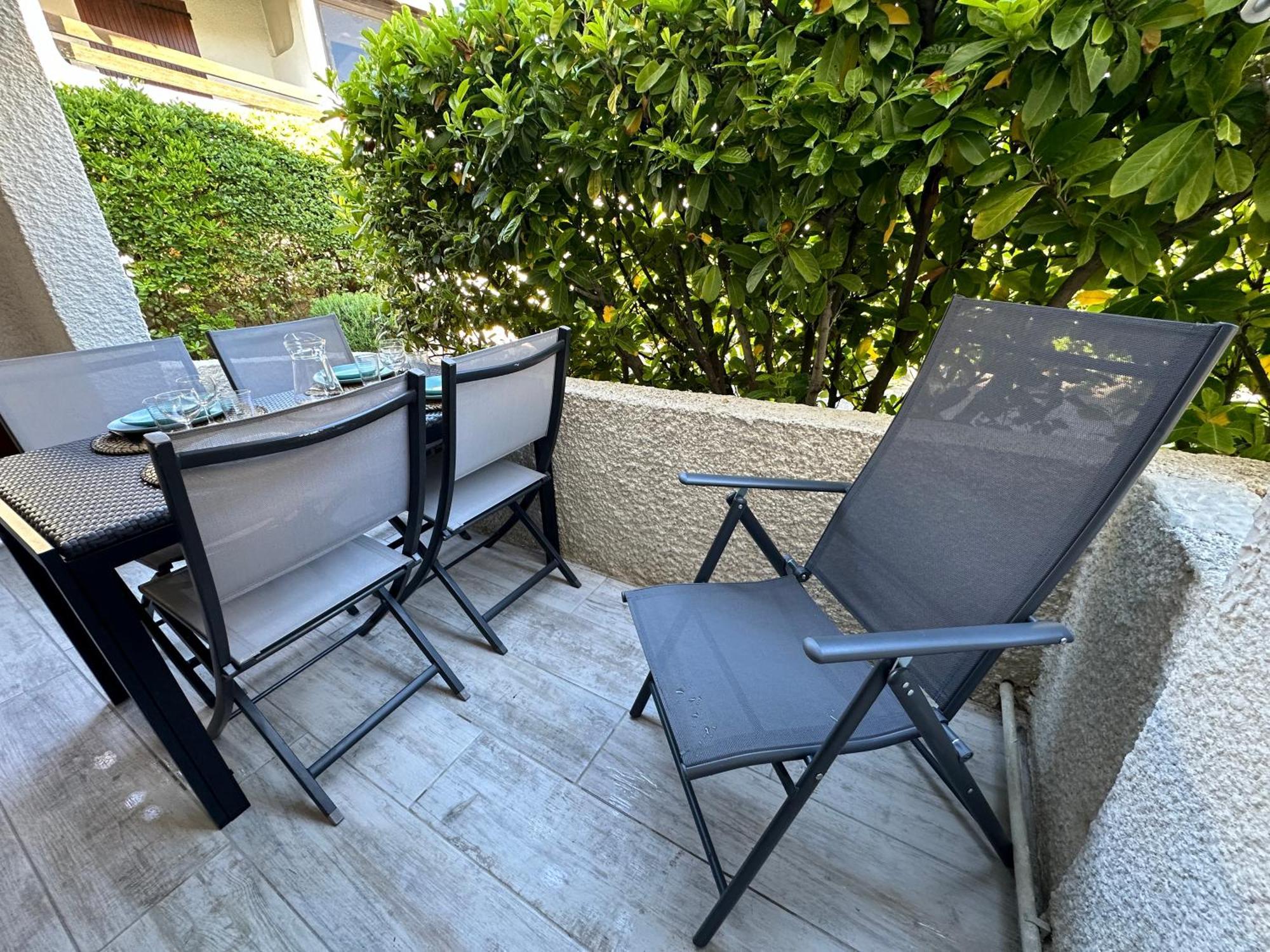 Appartement Climatise Avec Chambre Et Parking Privatif Locations Vld Camargue 생트마리들라메르 외부 사진